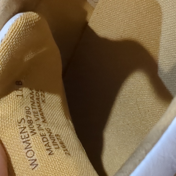 Like new women's Grand crosscourt 2 size 11 white in color - Picture 3 of 4